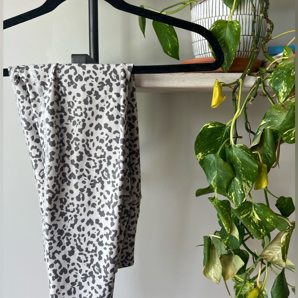 leopard print leggings